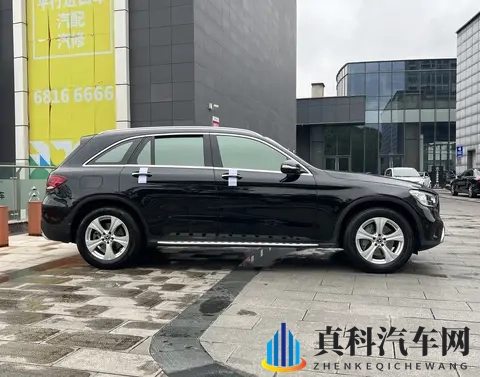 19万拿下昆明一手黑武士,20款奔驰GLC260L,家用代步好选择-1