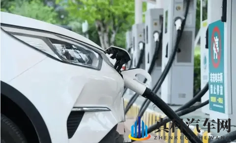 电车来势汹汹，加油站会变成“古董店”？油车：我还能再战五百年-1