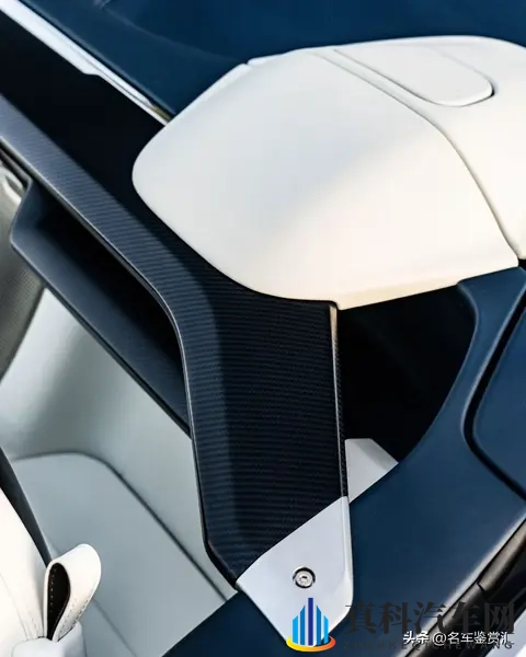 阿斯顿·马丁打造了两台游艇风格的Vanquish-2