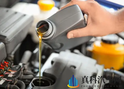 别瞎换机油！新手必记5个真相：避开3大伤车坑，每次保养省200+-1