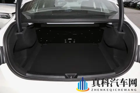 奔驰 A 级配置拆解：A180L 与 A200L 怎么选？144 万差价值不值-2