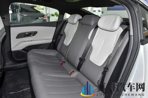 预售价1399万元起，全系标配激光雷达，深蓝L06家用的价格-3