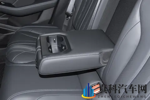 2026款吉利星瑞东方曜评测:空间大、动力足,家用轿车的好选择-1