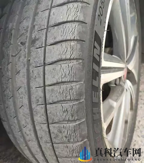 司机注意了，轮胎用5年花纹还挺深，要更换吗？不注意可能出大事-2