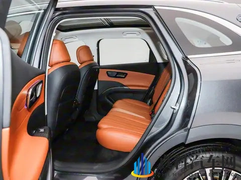 一觉醒来，全新瑞虎8正式亮相，提供两种外观内饰，定位大五座SUV-3