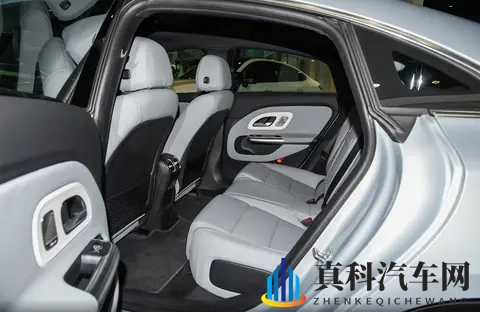 解开警花裙子猛然进入A片：警花助力新车型，性能设计创新突破-1