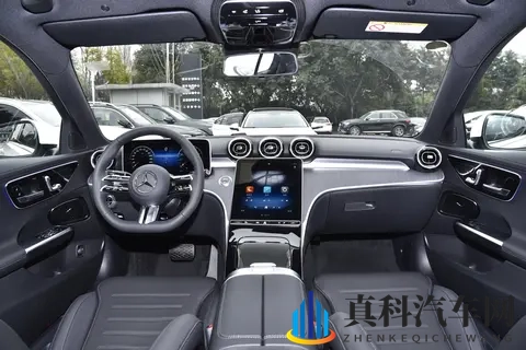 奔驰 C 级 2025 款实测：豪华感拉满，但这些短板得认清-1