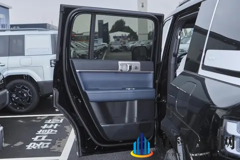 方程豹钛 7 2025 款 190KM 四驱 Ultra 版:科技大空间 SUV 的出行新选择-1