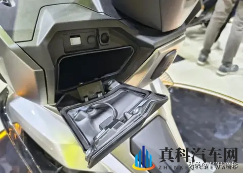 米兰车展丨无极SR125 GTS首次亮相,战斗感十足的龙骨踏板-1