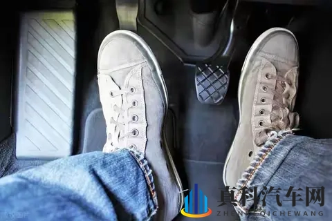 我开了3年车，才知道刹车前先踩死离合后刹车是大忌，都是经验！-2