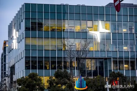 1873亿市值跌光!网红车企极星收到退市警告,李书福也救不了?-2