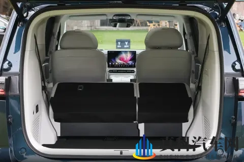 一对三胎家庭的真实选择:26款岚图梦想家PHEV-3