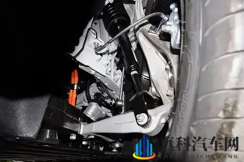 20万级就能上车！这款中型SUV配华为乾崑ADS 4，智能强-1