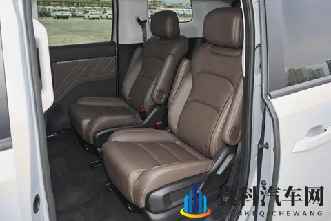 768万起家用MPV!真7座大空间,10万级可配备电滑门-1