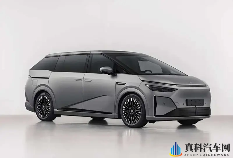 何小鹏发布小鹏X9超级增程的内饰图，综合续航1602公里-1