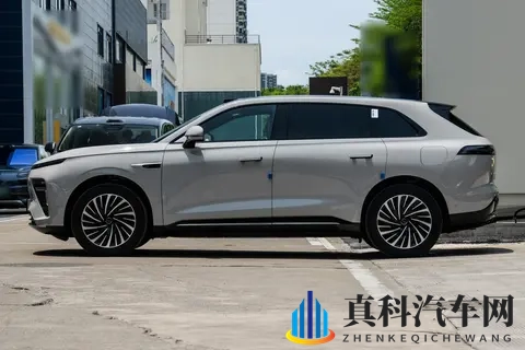 年底打算换车的朋友，这款C级车降价又有好礼，配置拉满还省心-3