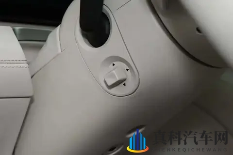 腾势N8L:大六座安全豪华SUV，是家庭出行的理想选择！-3