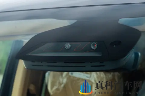 插混MPV的崛起，26款岚图梦想家，全能家商两用MPV-2