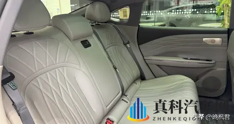 吉利银河星耀8系统变手机 玩家整活停不下来 穷鬼也能开豪车?-2