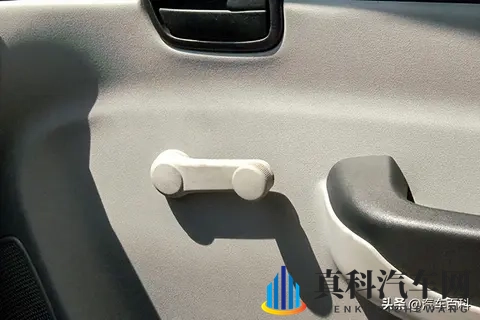 玻璃升降叫揺玻璃?踩油门控制的是进气量,为什么不叫踩气门?-2