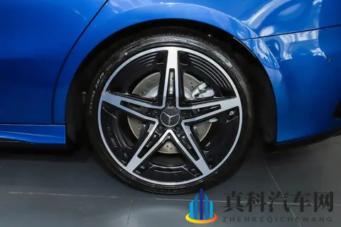 2025宽奔驰A级AMG新车选购指南 优缺点解读-3