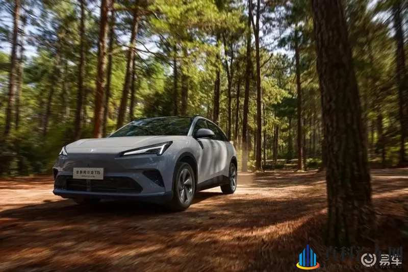 笃信技术平权,极狐全新阿尔法T5亮出双动力和智驾王牌-1