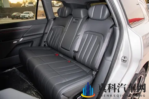 东风奕派eπ008增程超阔版：一款适合家庭使用的五座车型-2