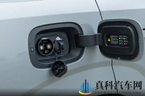 打扑克不盖被子：智能驾驶新突破，安全又轻松出行-2