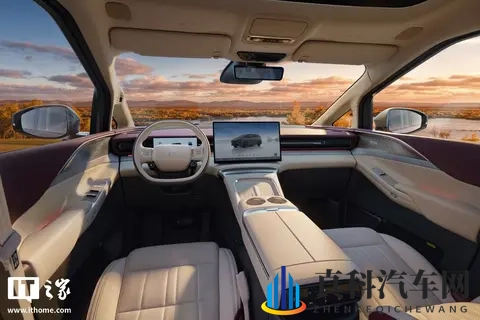 小鹏 X9 超级增程车型全球首发「三排电动三折叠」-1