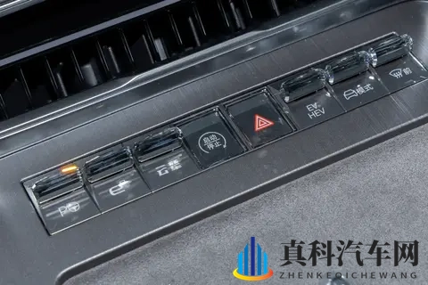 腾势N8L DM试驾:3198万元起售,能装下三代人欢乐的大六座SUV-3