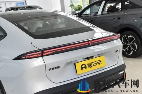 实拍深蓝L06,运动外观+宽敞空间,科技配置拉满,值得一看-3