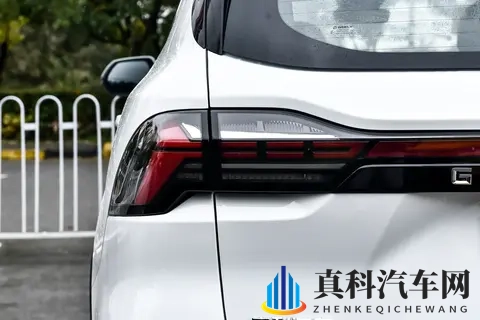 换装直瀑式前脸格栅，升级Flyme车机，第三代吉利豪越L实车亮相-2