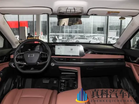 试驾2026款奔腾B70：戈型大灯+掀背尾门，这匹家用黑马实力几何？-2