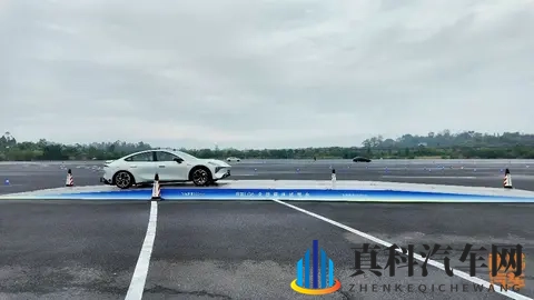 深蓝L06开起来咋样,法拉利同款磁流变悬架,真那么厉害吗-3