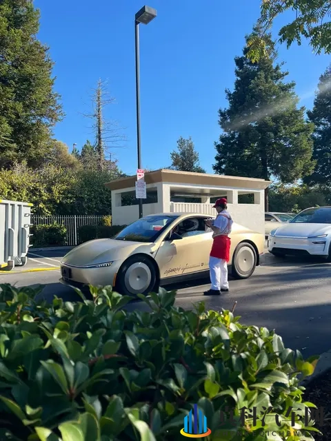 Cybercab亮相进博会,特斯拉:AI技术将加速世界迈向可持续的富足-2