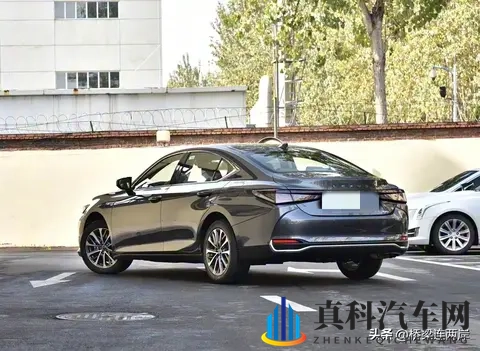 雷克萨斯ES200特别版上市 3127万贴层膜贵128万-2