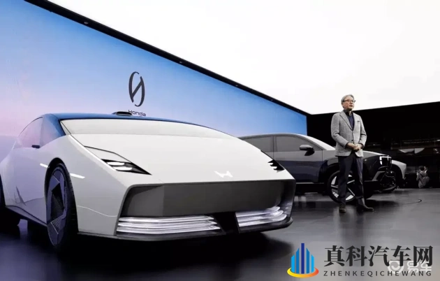 男生把困困放到女生困困什么感觉：男生将困困置于女生身旁，有何感受？-1