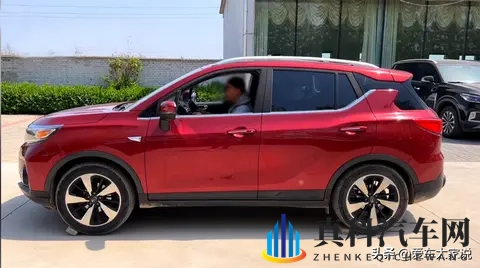 四块砖头困车:前驱车没有能通过的,这是什么原理?-1