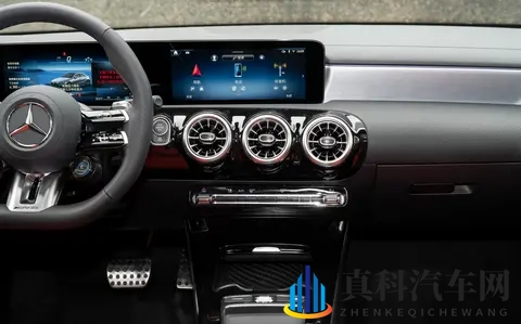 官方零百提速51s,最大功率225kW,动态体验2025款奔驰A级AMG-3