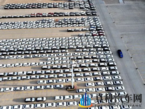 年轻人疯抢“破产车”！7万块提走14万哪吒，是捡漏还是踩坑？-1