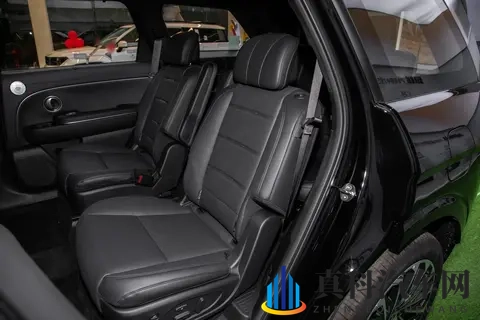 36万级大型6座SUV，配25T+8AT+四驱，实测油耗65L-2