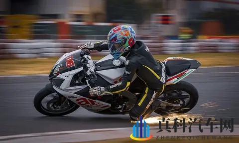 交规要摩托车靠右行驶，靠右就行了吗？-3