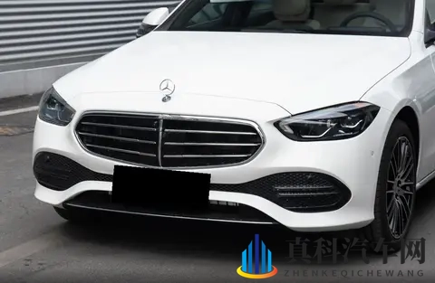 提供两驱_四驱车型,搭载15T+9AT动力,2025款奔驰C级该怎么选?-3