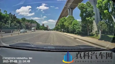 不漏录+小巧安装！2025年高性价比记录仪盘点，新车必备不踩坑-3