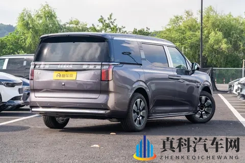 极氪009:家用MPV选它,舒适、安全又省心,全家出行更温馨-1