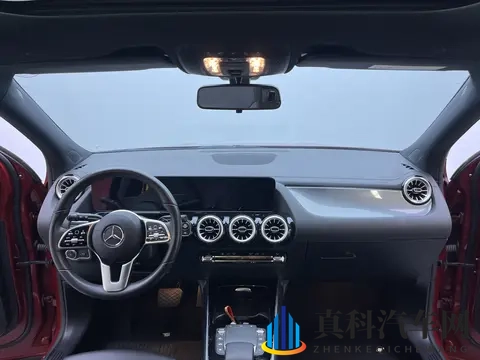 12万多拿下红色奔驰GLA，54万公里，都市丽人的时尚之选-1