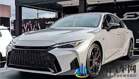雷克萨斯IS改款降价7万，底盘质变震动市场-2