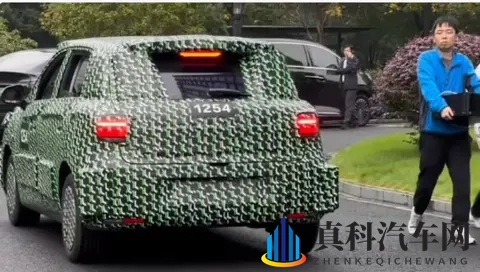 零跑A10曝光！疑似T03接班人，小车市场又要开卷了？-3