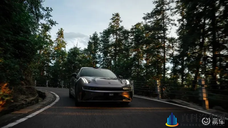 30万用户选择背后,焕新版极氪001,能挑起极氪大梁吗?-1