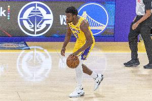 全是3！布朗尼出战3分33秒 三分1中1得3分2助攻&出现3失误